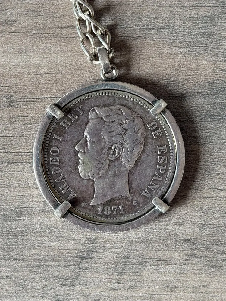 Moneda de Amadeo I de 1871 montada en colgante