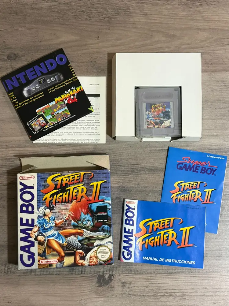 Street Fighter II de Game Boy con caja, manuales y cartucho